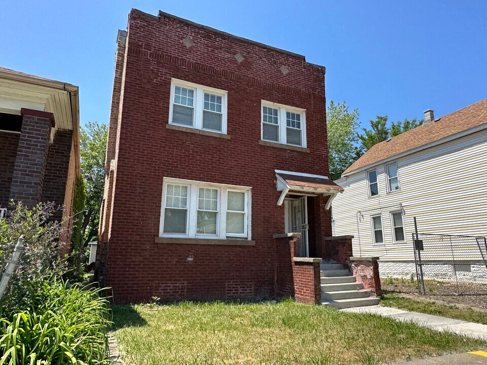 10610 S La Salle St in Chicago, IL - Building Photo