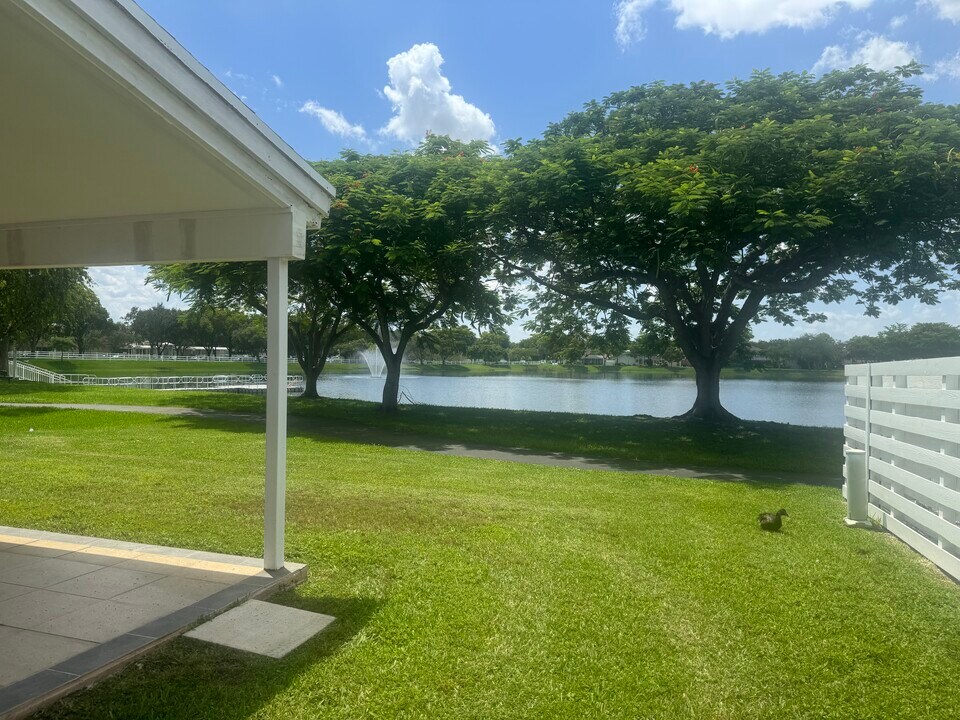 14570 SW 145th Pl in Miami, FL - Building Photo