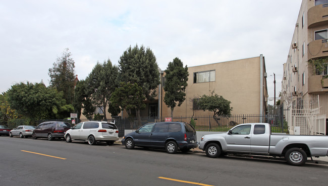 830 S Bonnie Brae St in Los Angeles, CA - Foto de edificio - Building Photo