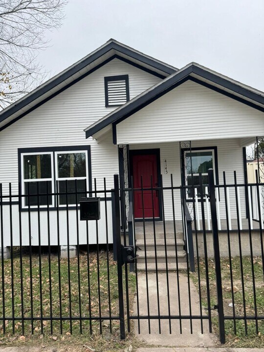 4145 Conroy St in Houston, TX - Building Photo