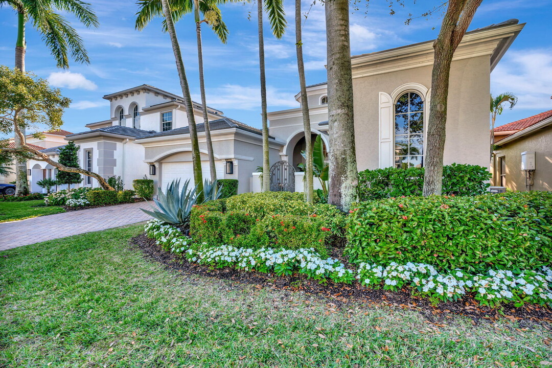 147 Monte Carlo Dr in Palm Beach Gardens, FL - Building Photo