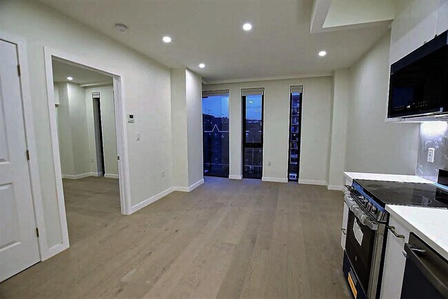 41-26 44th St in Queens, NY - Building Photo - Building Photo
