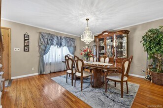 112 Wentworth Ave in Albertson, NY - Building Photo - Building Photo