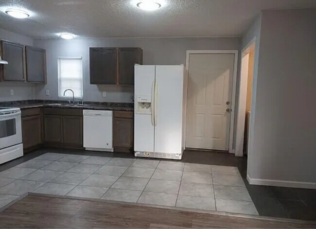 4566 Knoxville Hwy in Oliver Springs, TN - Foto de edificio - Building Photo