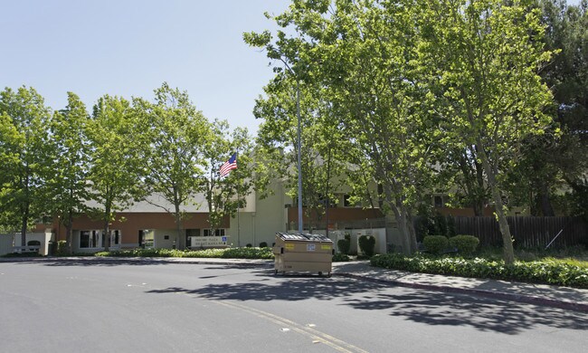 Parkway Plaza in Fairfield, CA - Foto de edificio - Building Photo
