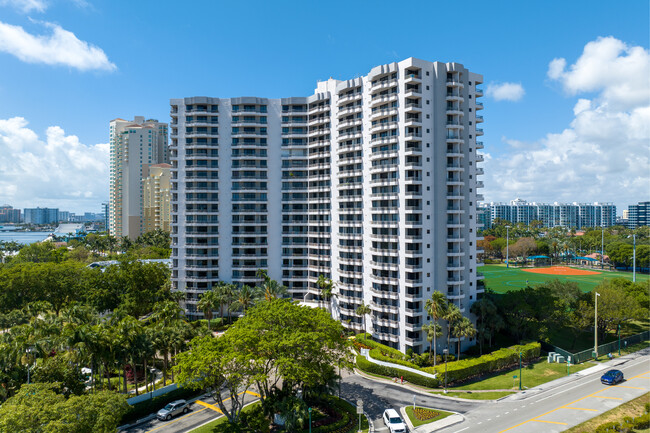 Parc Central Aventura South in Aventura, FL - Foto de edificio - Building Photo