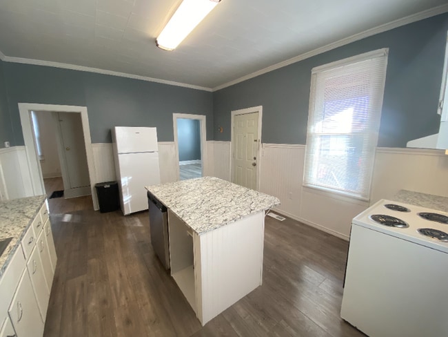 412 E 7th St in Jasper, IN - Foto de edificio - Building Photo