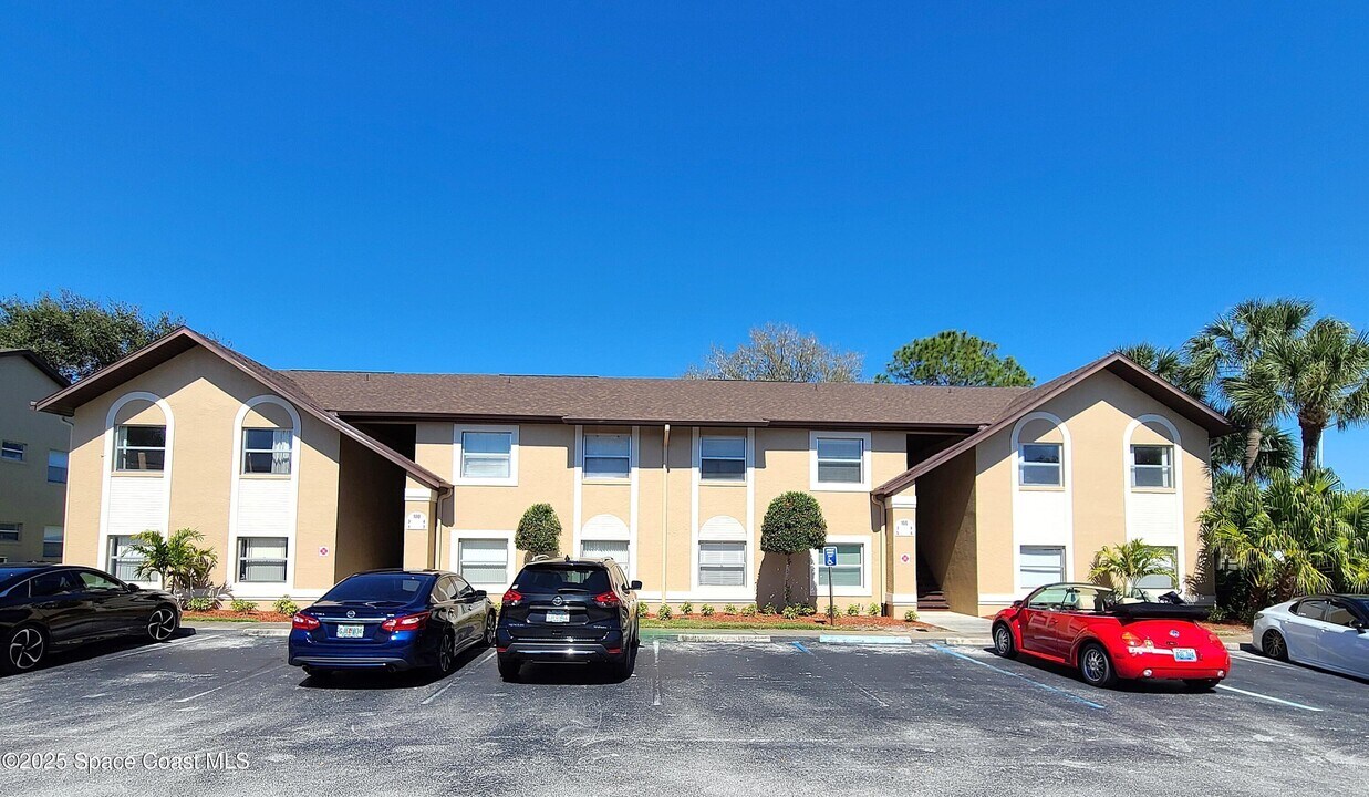 100 Summer Pl in Merritt Island, FL - Building Photo