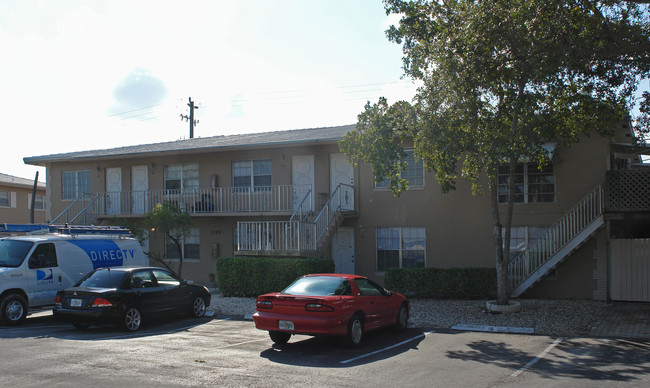 1740 NE 51st St in Fort Lauderdale, FL - Foto de edificio - Building Photo