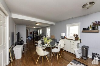2335 W Moffat St in Chicago, IL - Building Photo - Building Photo