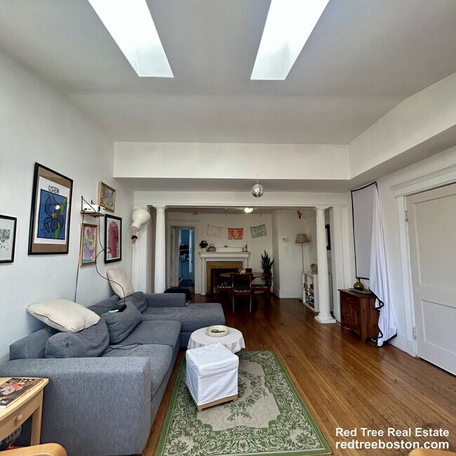 8 Selkirk Rd in Boston, MA - Building Photo - Building Photo