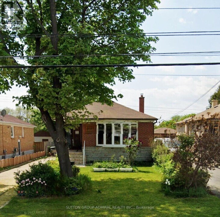 34 Crocus Dr in Toronto, ON - Building Photo