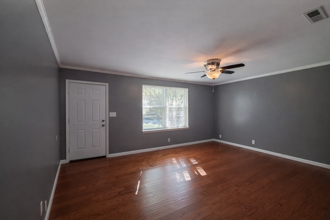 127 King Cole Dr in Clarksville, TN - Building Photo - Building Photo