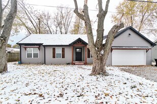 730 N East St in Ingalls, IN - Building Photo