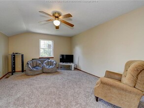 1031 Mount Vernon Rd in Hurricane, WV - Building Photo - Building Photo