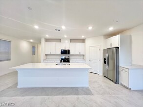 2757 Fiumara Ct in Henderson, NV - Building Photo - Building Photo