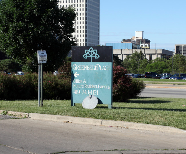 Greenbelt Place in Toledo, OH - Building Photo - Building Photo