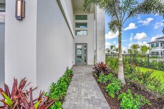 13005 Feathering Wy in Palm Beach Gardens, FL - Building Photo - Building Photo