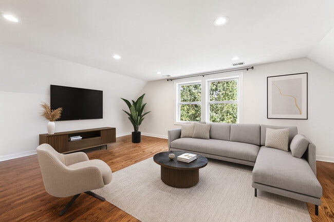 3258 N Oakley Ave in Chicago, IL - Building Photo - Building Photo