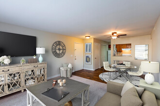 Southwood Apartments in Nashville, TN - Building Photo - Building Photo