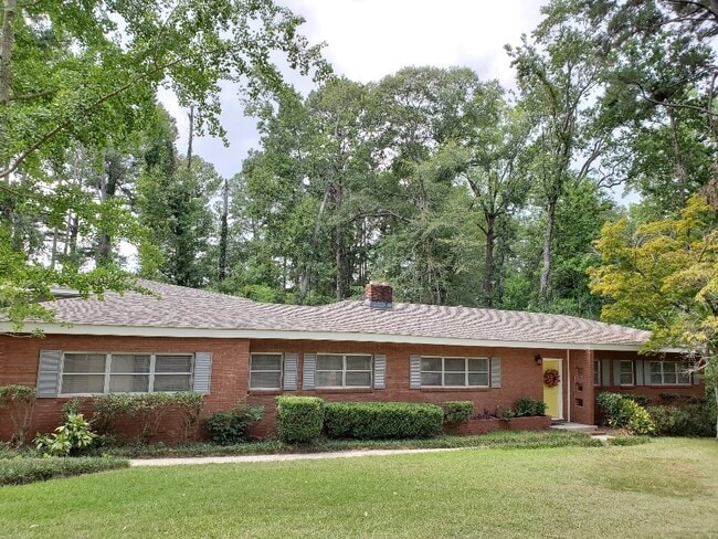 1810 Pine Forest Cir in Dublin, GA - Building Photo - Building Photo