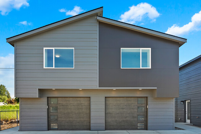 11904 E 2nd Ln in Spokane Valley, WA - Building Photo - Building Photo