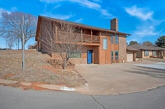1519 Lexington Ave in Clinton, OK - Foto de edificio - Building Photo