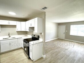 8310 Croton Ave in Tampa, FL - Building Photo - Building Photo