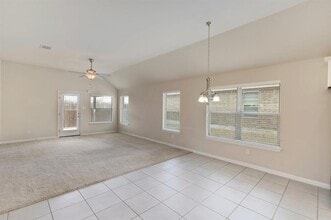 753 Hot Spring Valley in Buda, TX - Foto de edificio - Building Photo