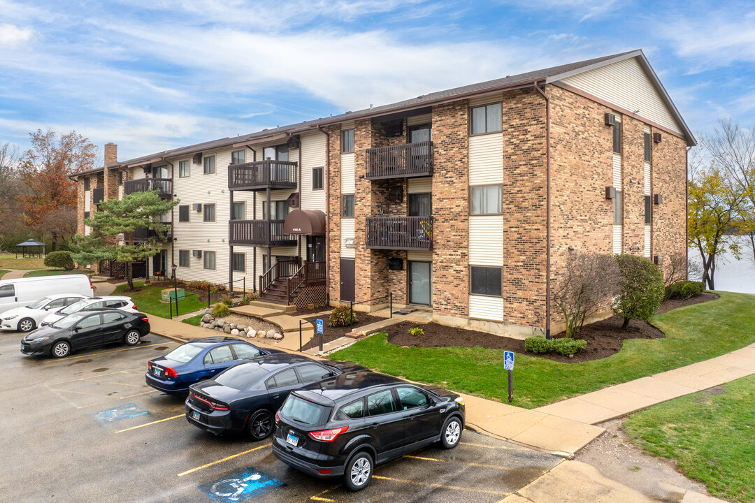 Deep Lake Hermitage in Lake Villa, IL - Building Photo