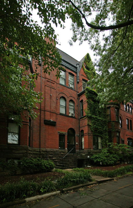 1009 New Hampshire Ave NW in Washington, DC - Foto de edificio