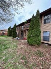 124 Fairway Ave in Monett, MO - Building Photo - Building Photo