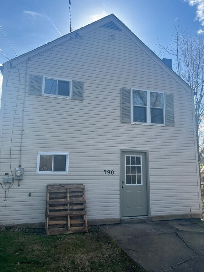 390 Mercer Rd, Unit 390 Mercer St