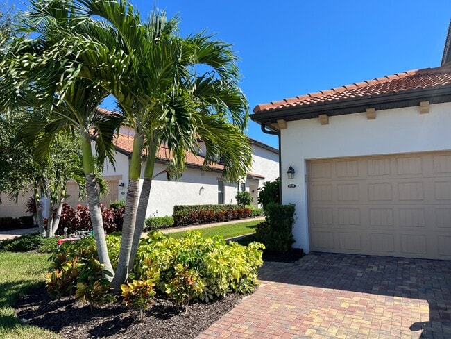 1622 Oceania Dr S in Naples, FL - Building Photo - Building Photo
