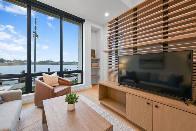 Mackson Corners Waterfront in Oshkosh, WI - Foto de edificio - Building Photo