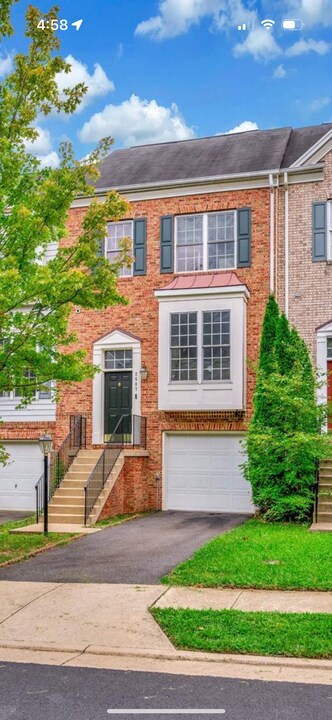 2507 Oak Tree Ln in Woodbridge, VA - Building Photo