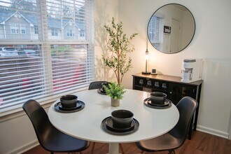 University Suites in Raleigh, NC - Building Photo - Building Photo