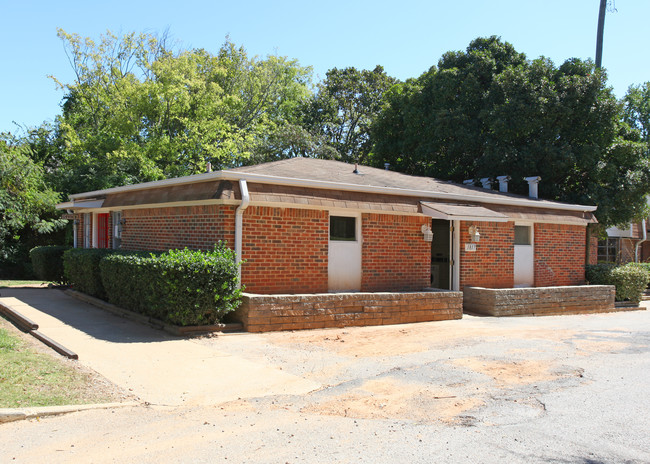 Amberwood Apartments in Birmingham, AL - Building Photo - Building Photo