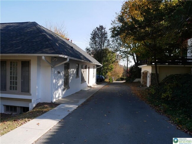 2122 Walnut St in Allentown, PA - Building Photo - Building Photo