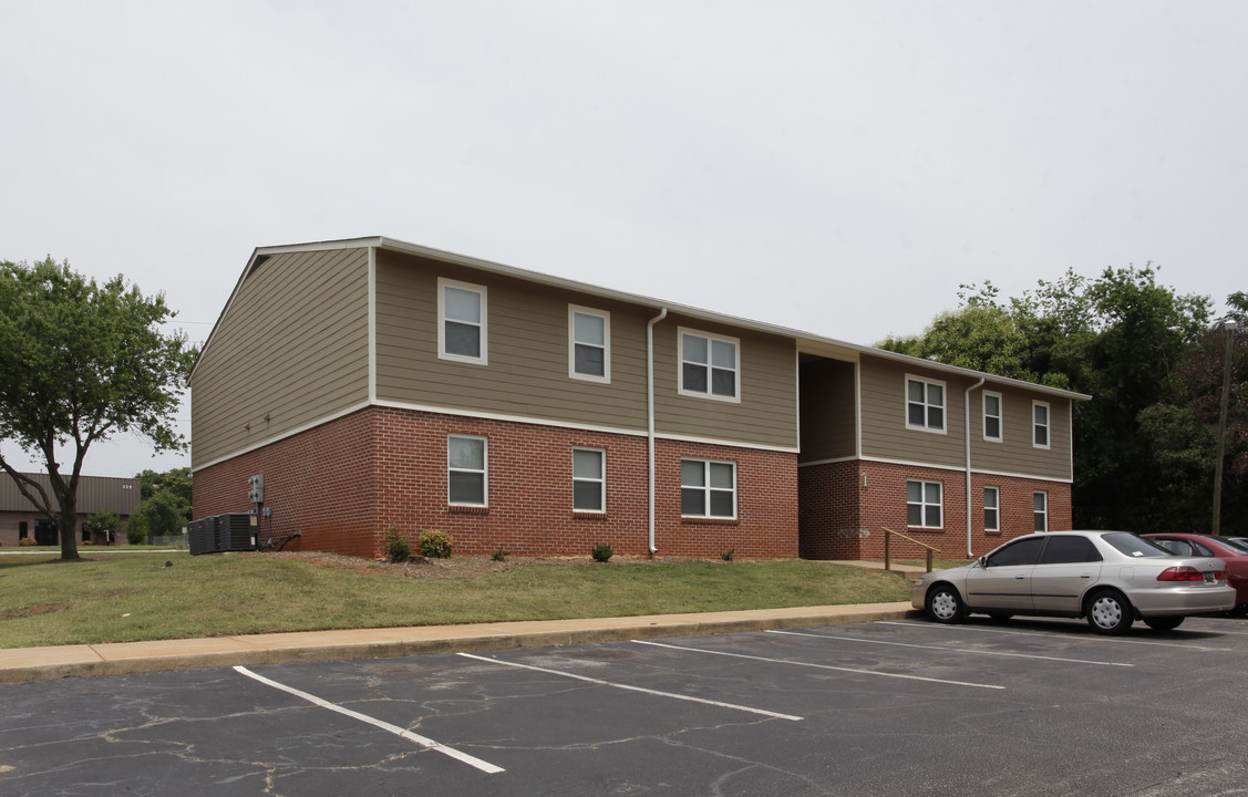 Mauldin Gardens in Mauldin, SC - Building Photo