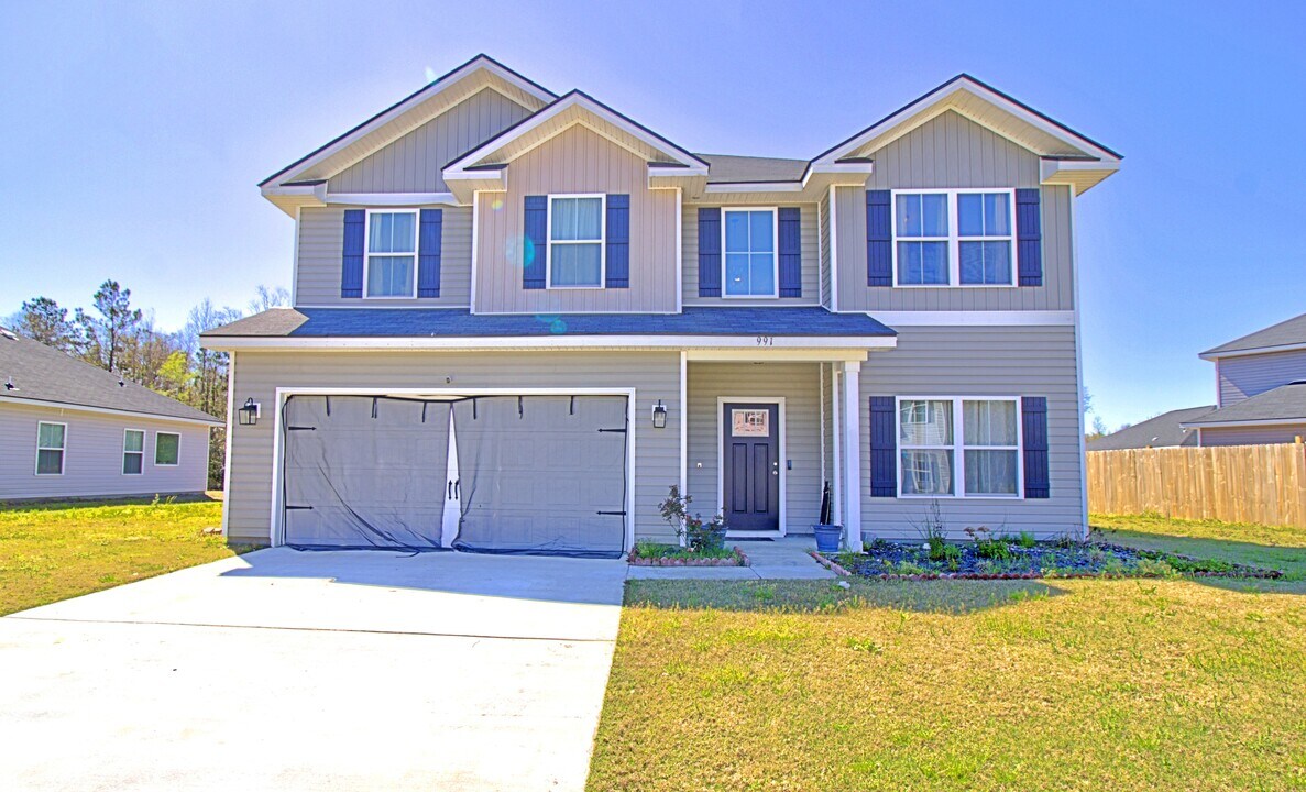 991 Meloney Dr in Hinesville, GA - Building Photo