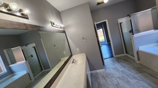 property at 3910 Ashlee Ln