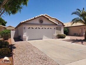 10836 W Ventana Dr S in Sun City, AZ - Building Photo - Building Photo