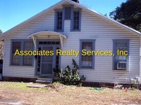 323 NW 16th St in Gainesville, FL - Building Photo