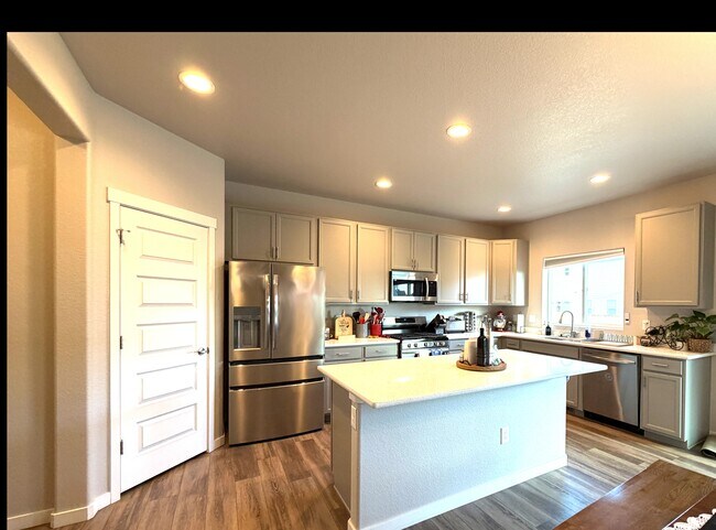 130 Sabin Way in Lochbuie, CO - Building Photo - Building Photo