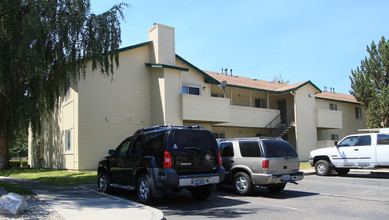 Creekside Apartments in Reno, NV - Foto de edificio - Building Photo