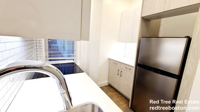 111 Park Dr in Boston, MA - Building Photo - Building Photo