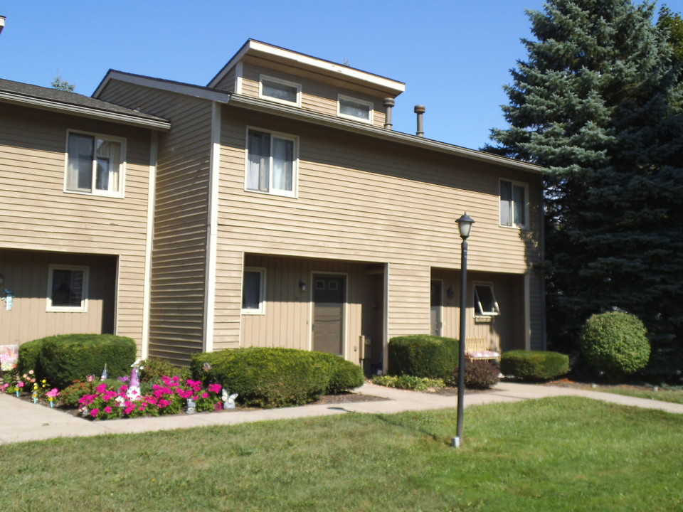 61 4th Ave, Unit 1281-307 in Oswego, NY - Foto de edificio