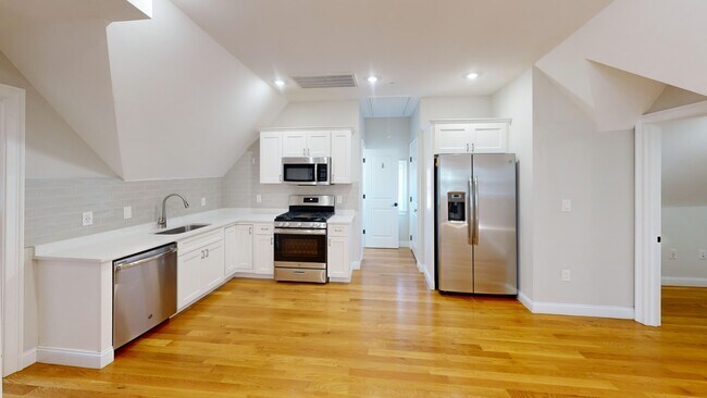 62 Gordon St, Unit 62 gordon street unit 3 in Boston, MA - Building Photo - Building Photo