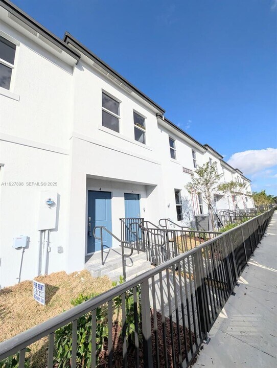 15557 SW 280th St in Homestead, FL - Building Photo